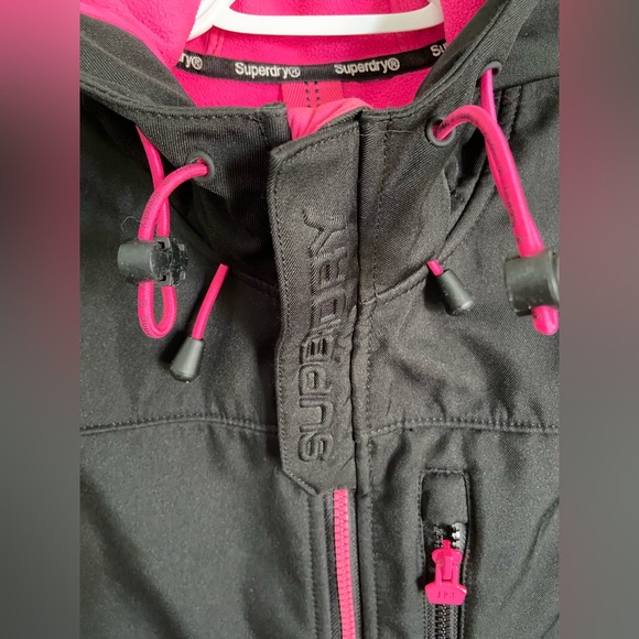 SUPERDRY Original Windtrekker Japan Black & pink Hooded Jacket Sz Medium - Picture 12 of 16